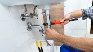 What Are The Two Primary Types of Plumbers?